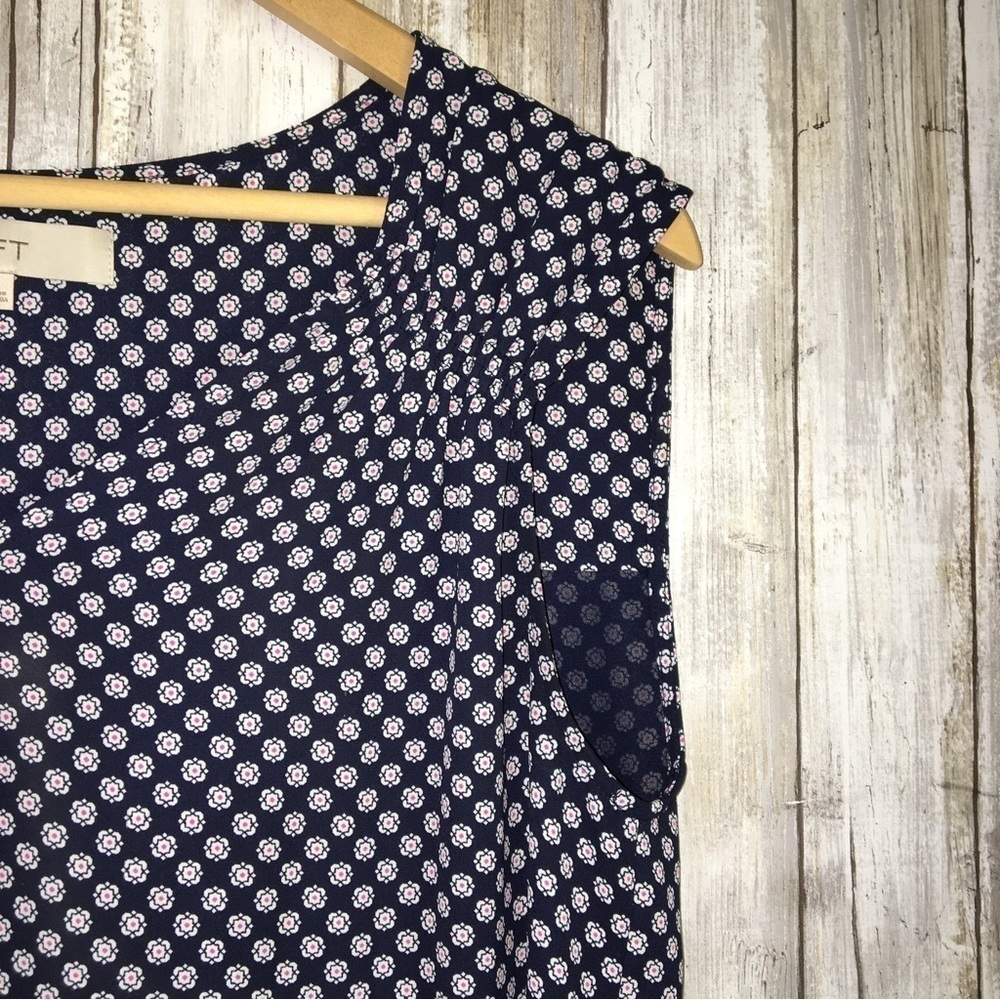 LOFT Navy Floral Cap Sleeve Blouse Small Lightweight Rayon Top - Picture 2 of 3